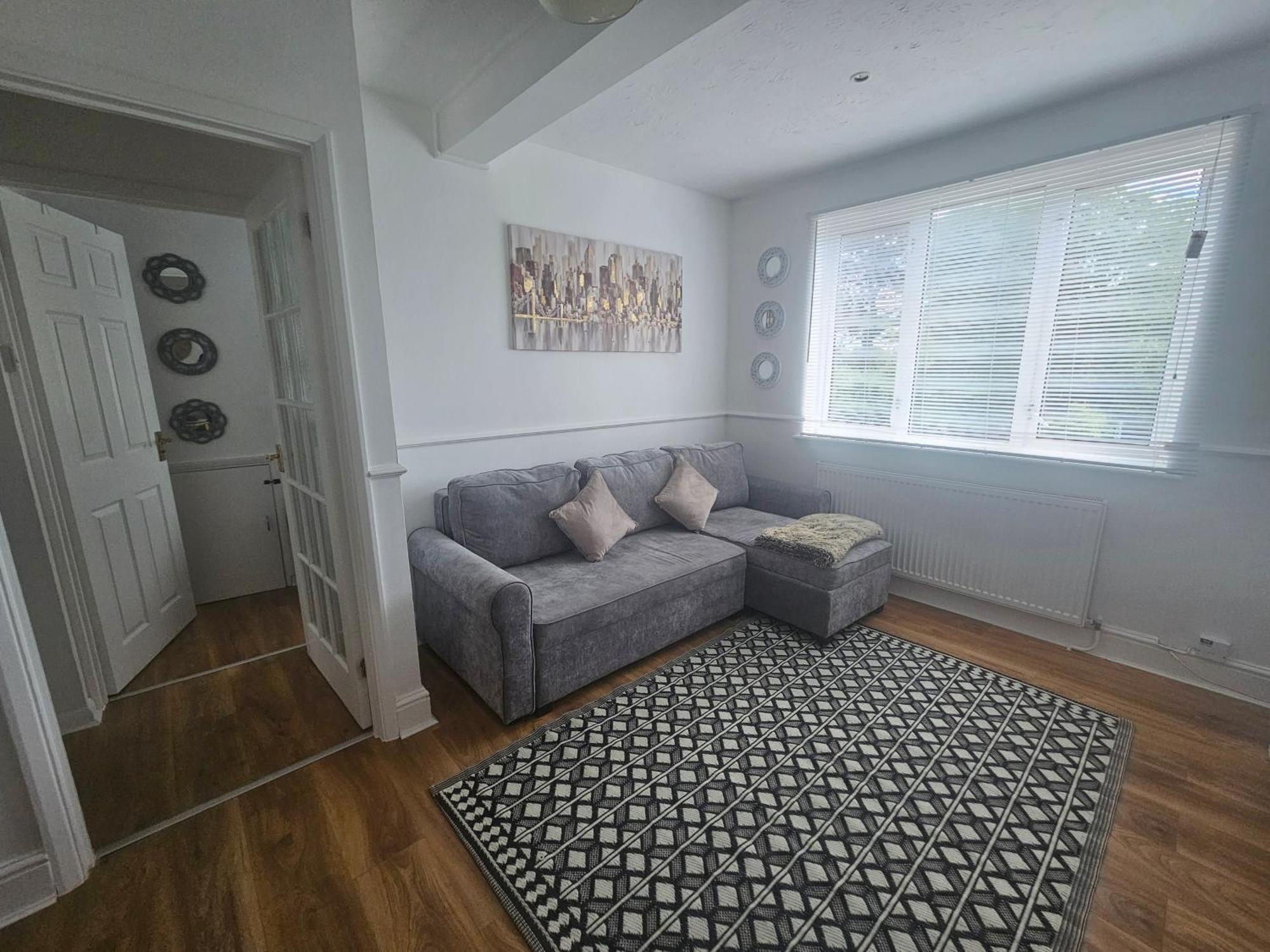 St Albans City Stays - Near Luton Airport - St Albans Abbey & City Train Station - Close To London- Harry Potter World - The Odyssey Cinema - Abbey Cathedral- Contractors I Business I Leisure- Sleeps Upto 6 People Exteriör bild