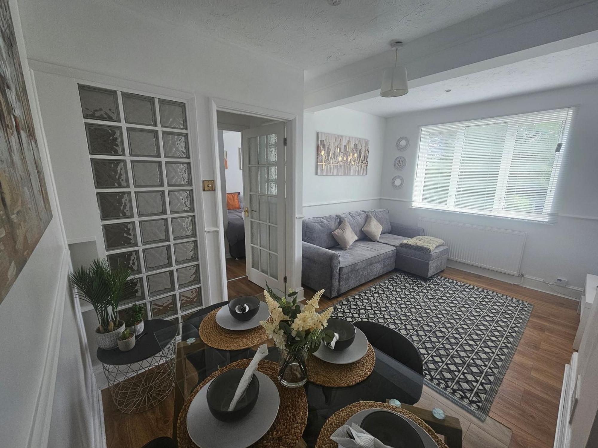 St Albans City Stays - Near Luton Airport - St Albans Abbey & City Train Station - Close To London- Harry Potter World - The Odyssey Cinema - Abbey Cathedral- Contractors I Business I Leisure- Sleeps Upto 6 People Exteriör bild