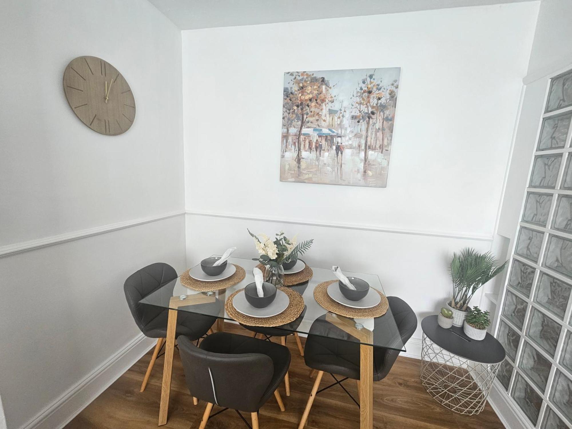 St Albans City Stays - Near Luton Airport - St Albans Abbey & City Train Station - Close To London- Harry Potter World - The Odyssey Cinema - Abbey Cathedral- Contractors I Business I Leisure- Sleeps Upto 6 People Exteriör bild