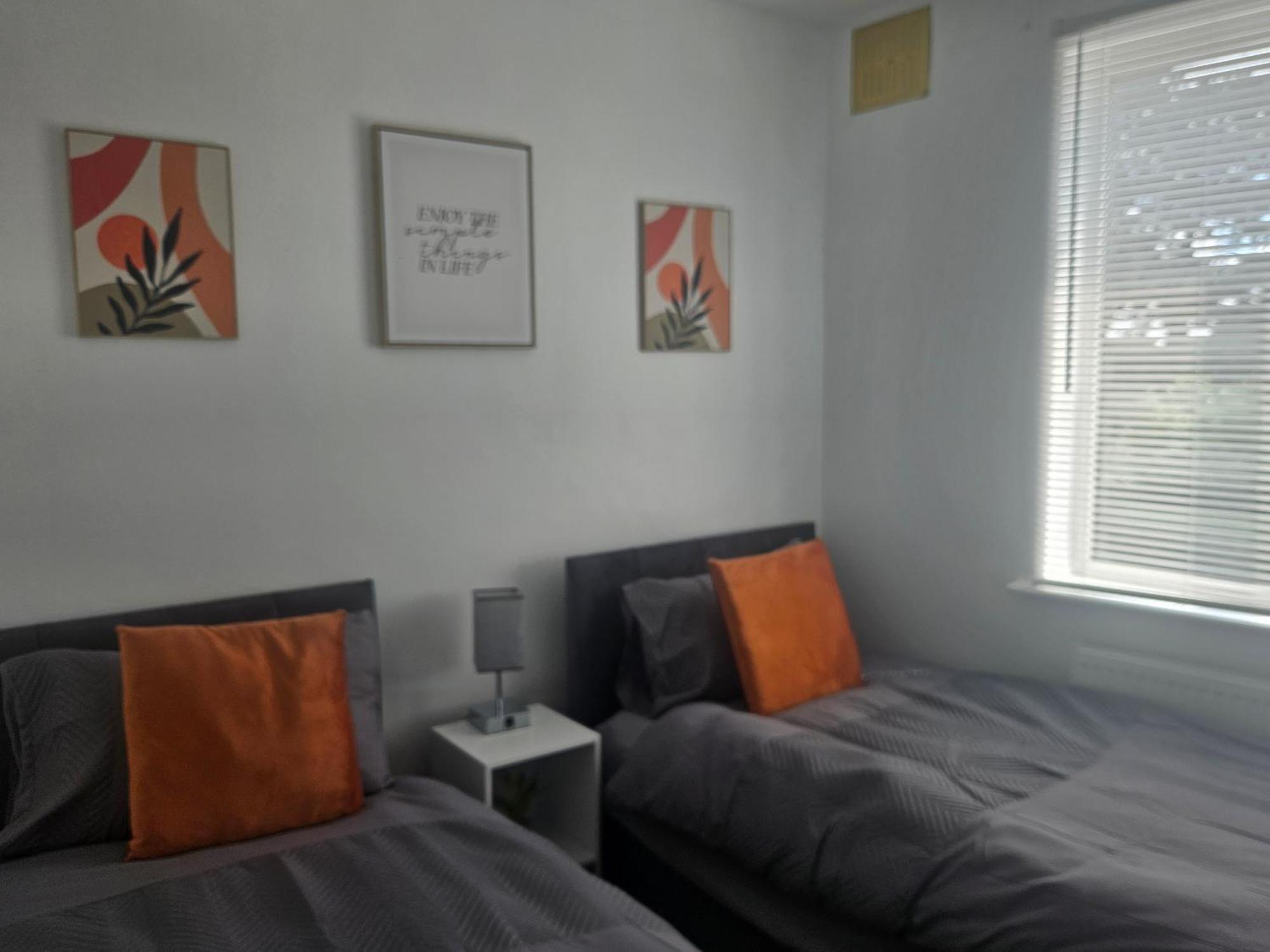 St Albans City Stays - Near Luton Airport - St Albans Abbey & City Train Station - Close To London- Harry Potter World - The Odyssey Cinema - Abbey Cathedral- Contractors I Business I Leisure- Sleeps Upto 6 People Exteriör bild