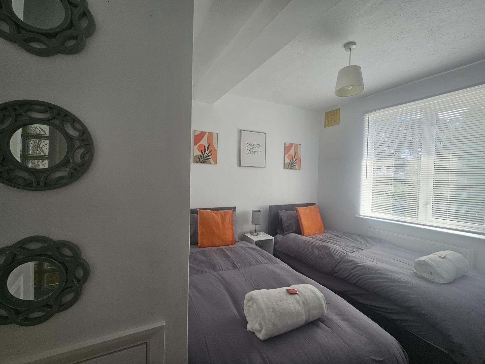 St Albans City Stays - Near Luton Airport - St Albans Abbey & City Train Station - Close To London- Harry Potter World - The Odyssey Cinema - Abbey Cathedral- Contractors I Business I Leisure- Sleeps Upto 6 People Exteriör bild