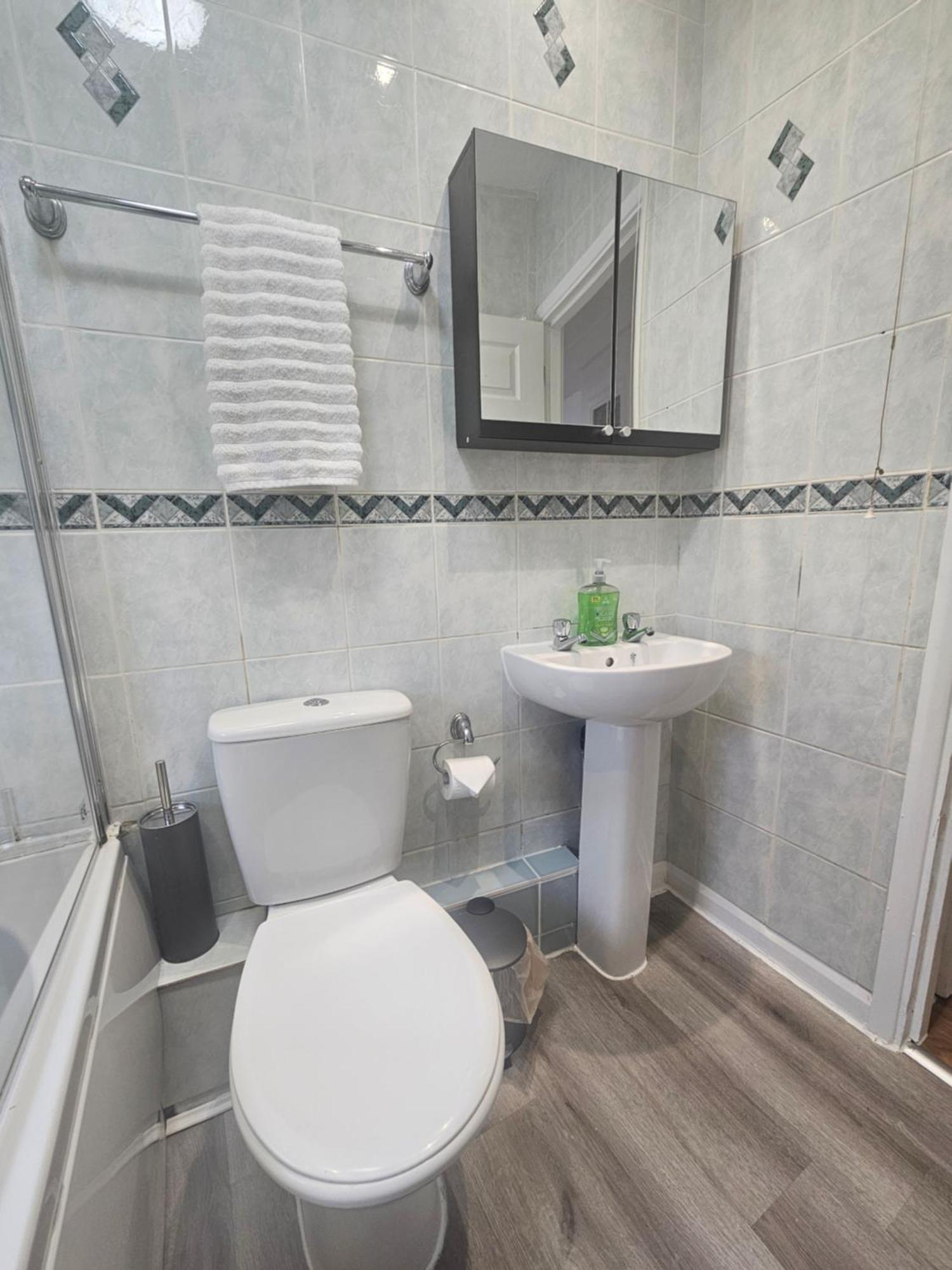 St Albans City Stays - Near Luton Airport - St Albans Abbey & City Train Station - Close To London- Harry Potter World - The Odyssey Cinema - Abbey Cathedral- Contractors I Business I Leisure- Sleeps Upto 6 People Exteriör bild