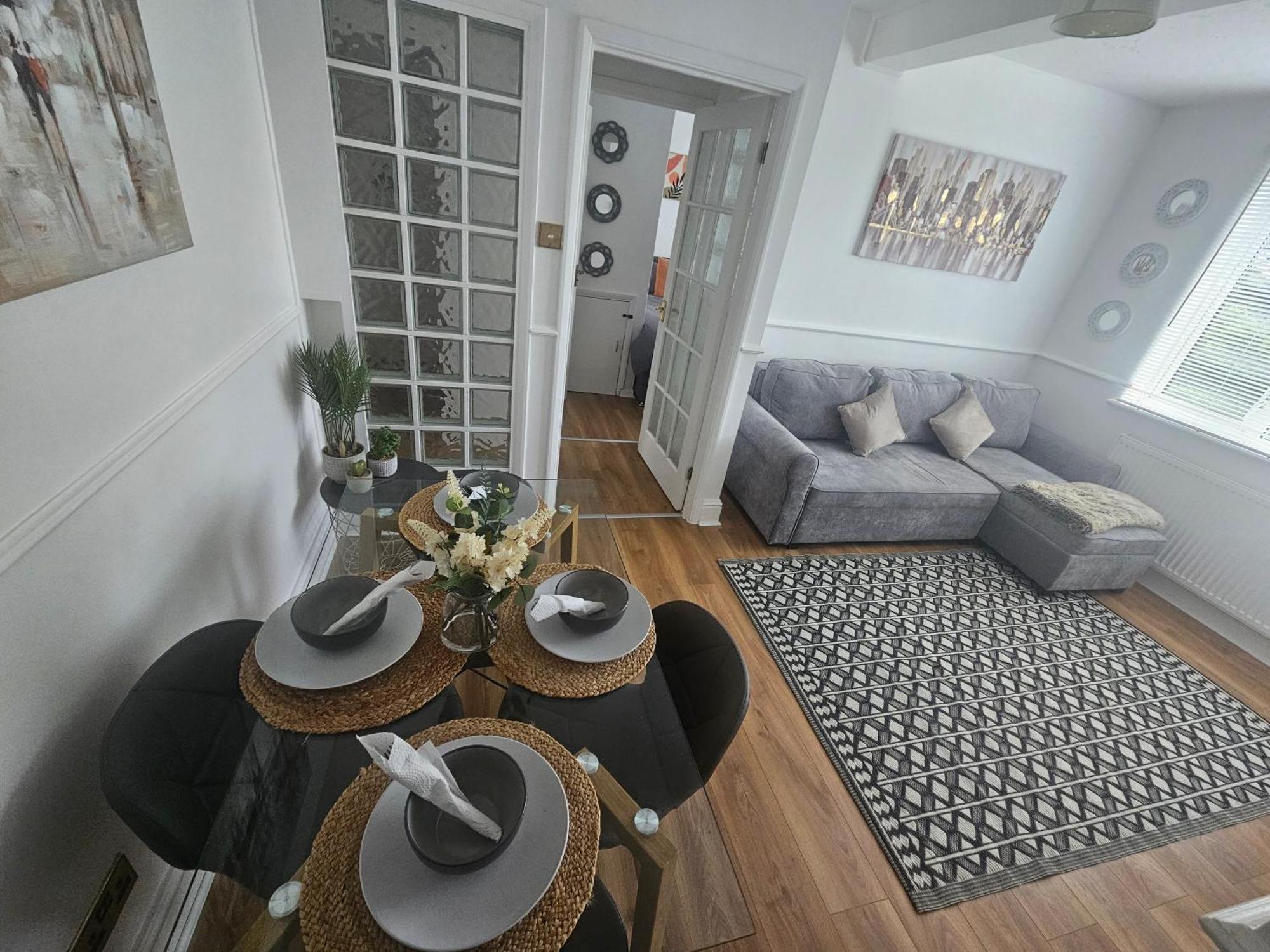 St Albans City Stays - Near Luton Airport - St Albans Abbey & City Train Station - Close To London- Harry Potter World - The Odyssey Cinema - Abbey Cathedral- Contractors I Business I Leisure- Sleeps Upto 6 People Exteriör bild